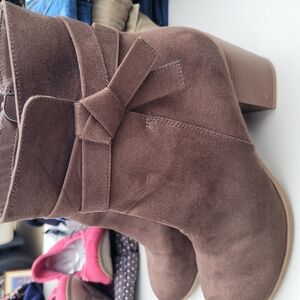 American Eagle Brown Heeled Boots with Suede Finish